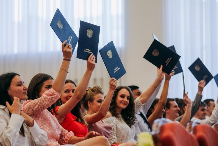 В добрый путь, выпускники!