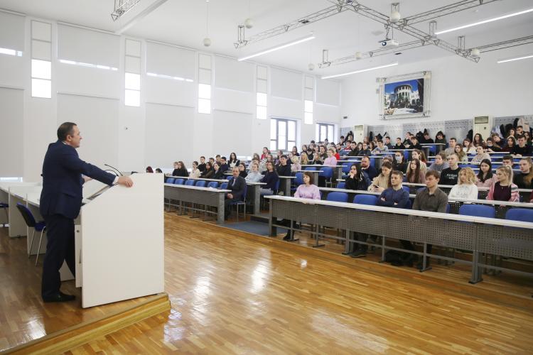 Round tables with students on patriotic topics