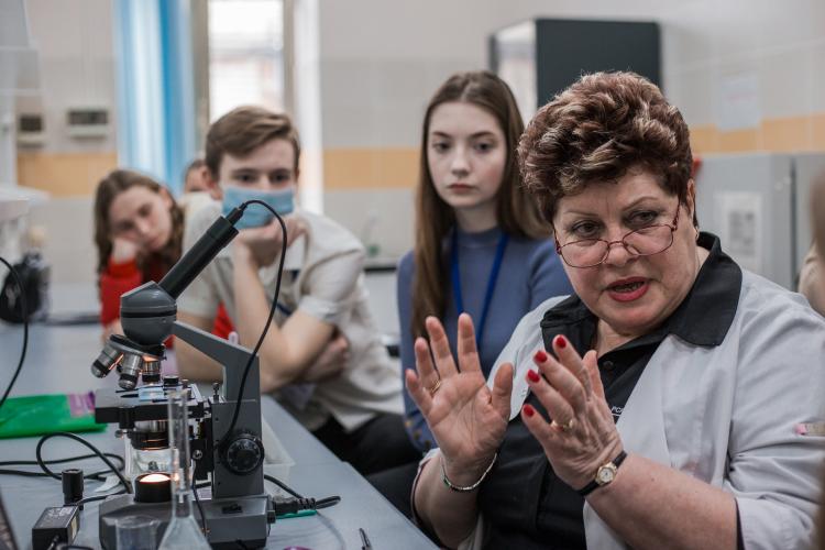 Мастер-класс «Физиологические особенности протоплазмы растительной клетки» для учащихся Центра одаренных детей «Поиск»