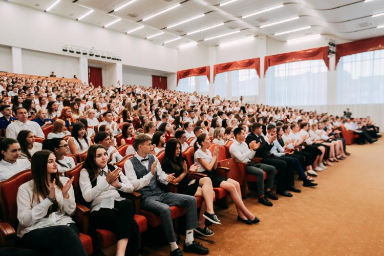 В актовом зале нового учебно-лабораторного корпуса состоялась традиционная встреча ректора Ставропольского ГАУ со студенческим активом