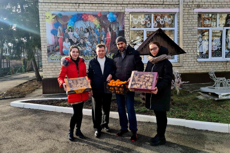 В преддверии новогодних праздников студенты Ставропольского ГАУ никого не оставили без внимания 