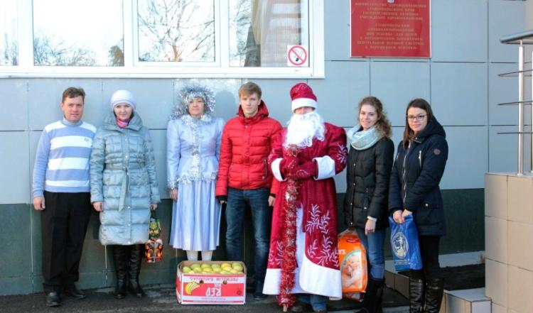 Волонтеры дарят праздник